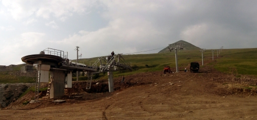 Traseul telescaunului privit de jos